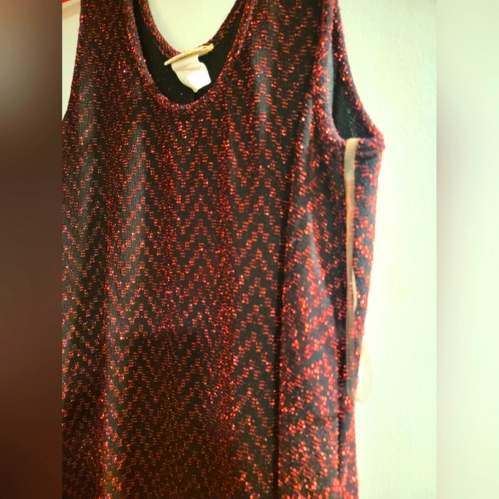 Black and glittery red too with, black bow on the back